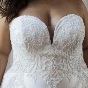 D3600-11-PlusSize-Influencer-M22-Essense-1280x1920