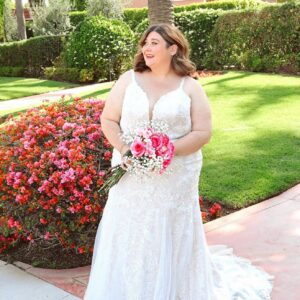 7479-02-PlusSize-Influencer-M22-StellaYork-1317x1920