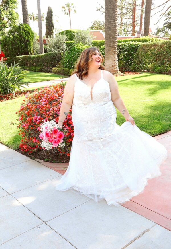 7479-05-PlusSize-Influencer-M22-StellaYork-1317x1920